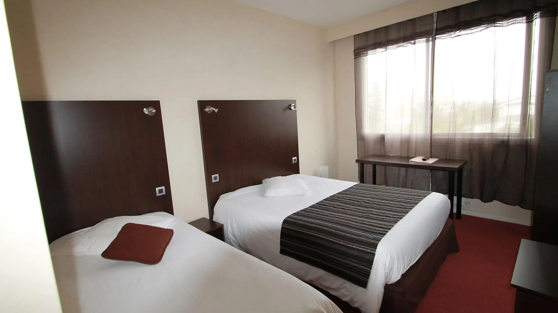 Adonis Lyon Est Hotel Artys Saint-Priest-en-Jarez Frankrijk