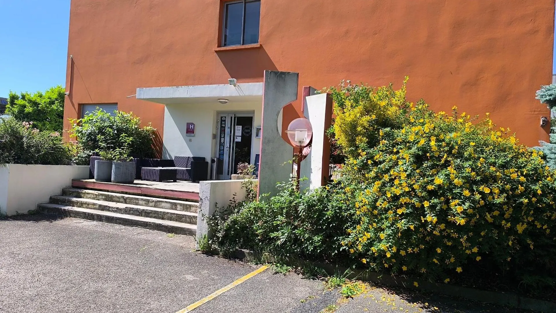 Adonis Lyon Est Hotel Artys Saint-Priest-en-Jarez 3*,  Frankrijk