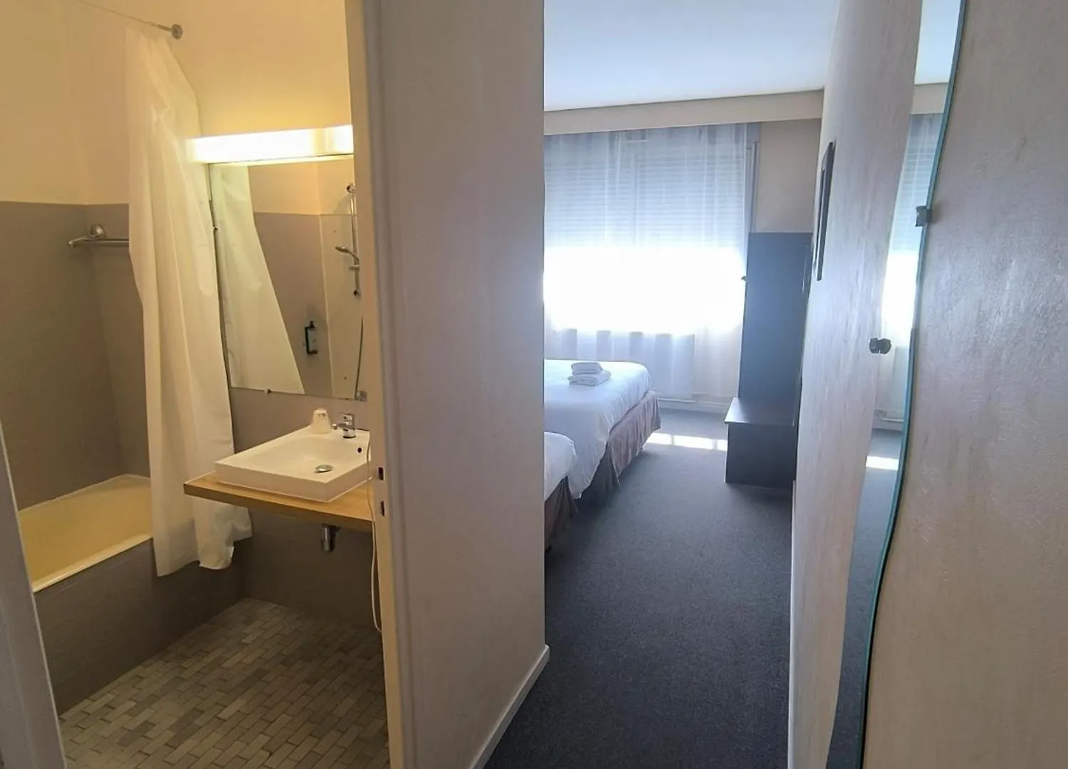 Adonis Lyon Est Hotel Artys Saint-Priest-en-Jarez