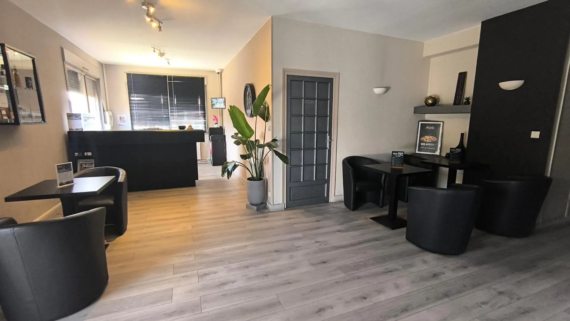 Adonis Lyon Est Hotel Artys Saint-Priest-en-Jarez