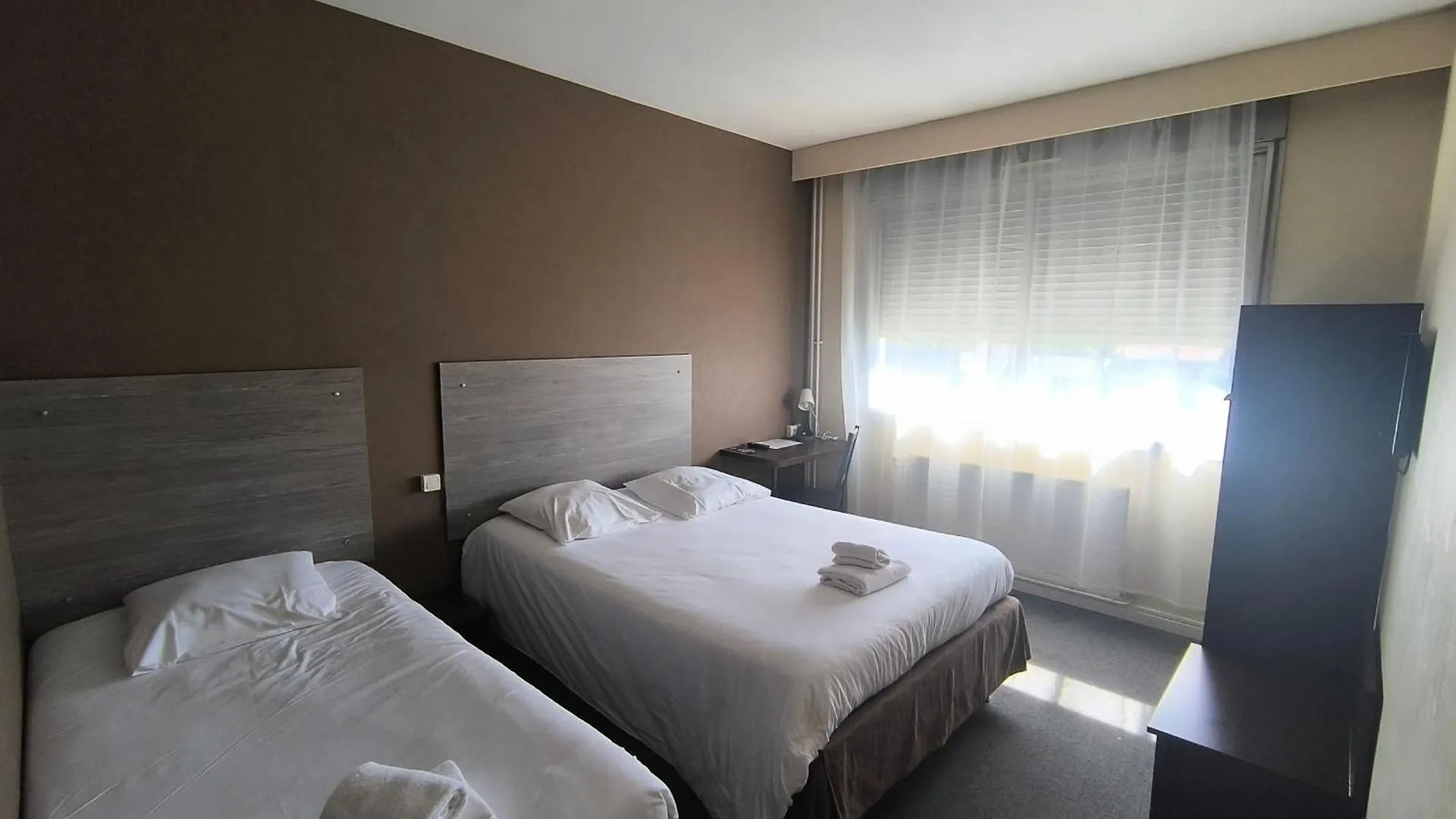 Adonis Lyon Est Hotel Artys Saint-Priest-en-Jarez 3*,